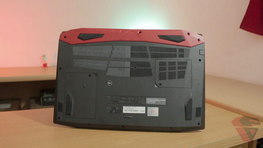 Acer-Predator-Helios-300-15-bottom-case