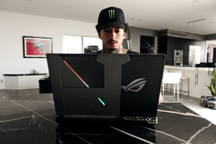 Laptop Bertema eSports dan skateboarding, ASUS ROG Strix Nyjah Huston Special Edition