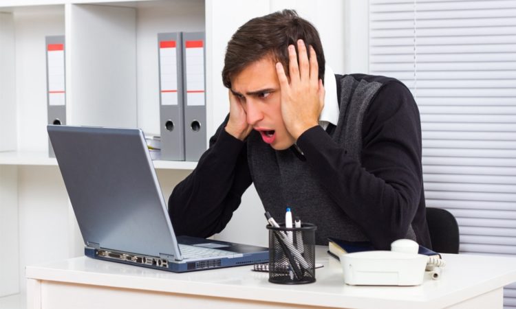 Jangan melakukan kebiasaan sepele penyebab laptop cepat rusak