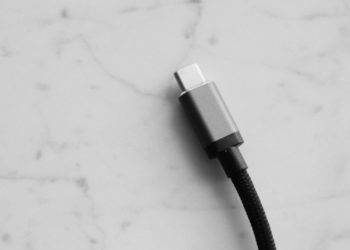 USB Type-C 2.1 Bisa Kirimkan Daya 240 Watt