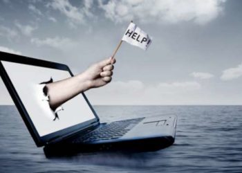 Bagaimana cara charge laptop yang benar