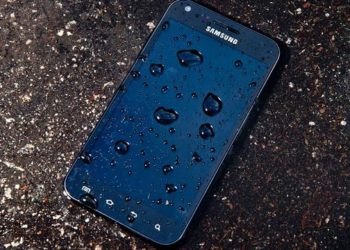 memperbaiki HP masuk air