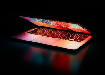 Cari Laptop 10 Jutaan dengan Spek Kekinian