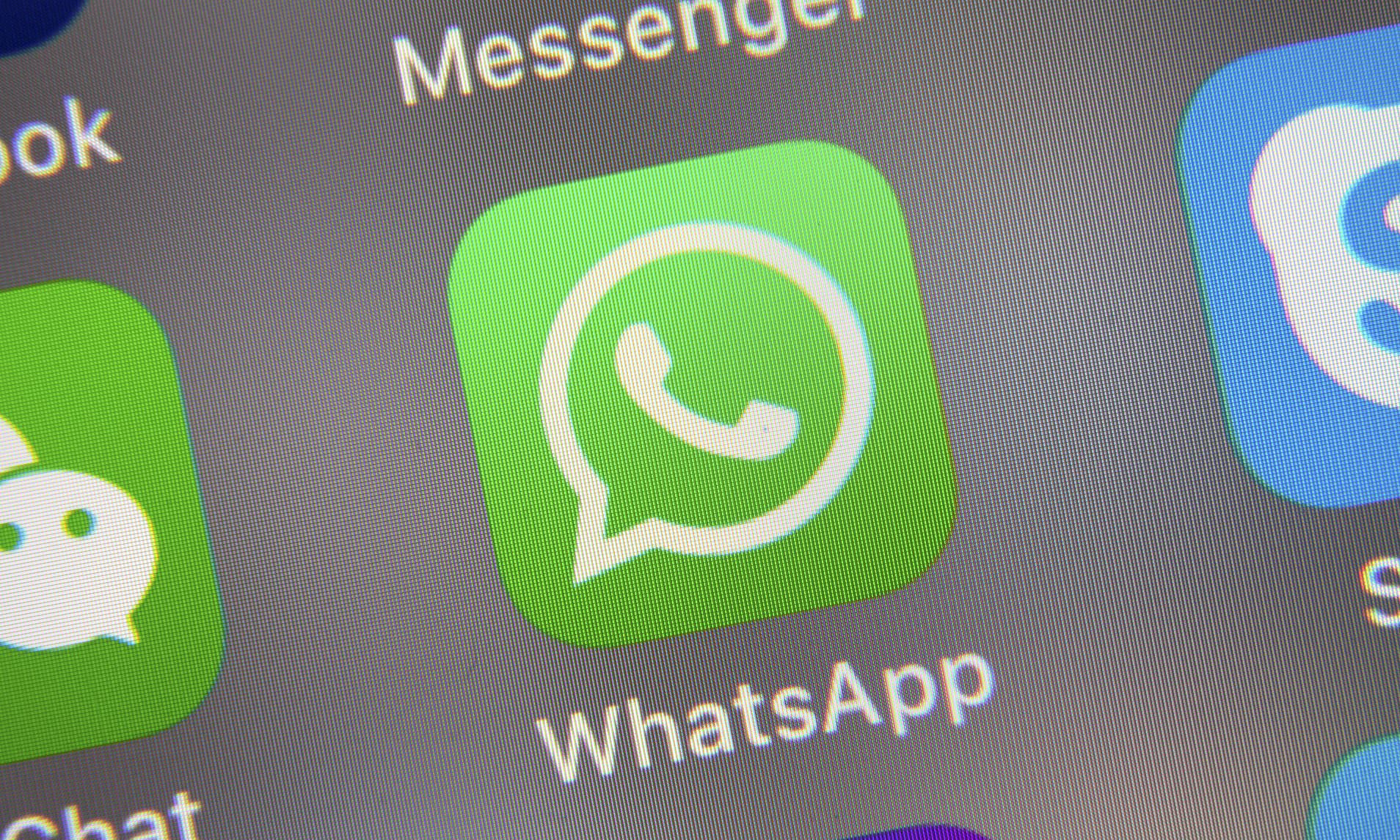 Cara Keluar Grup WhatsApp Secara Diam-diam 