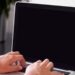 5 Cara Memperbaiki Layar Laptop Tiba-tiba Hitam