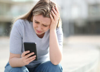 Jangan Panik! Begini Cara Mengatasi Hp Mati Total!