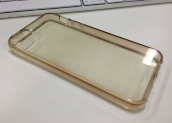 Cara Membersihkan Phone Case Bening yang Menguning!