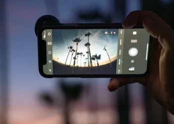 lensa external iphone