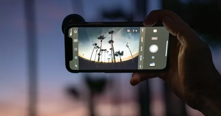 lensa external iphone