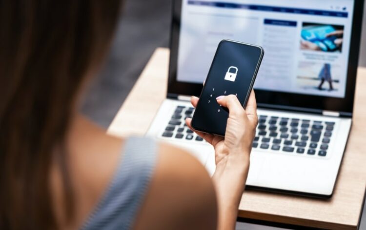 8 Cara Melindungi Smartphone dari Peretas atau Hacker