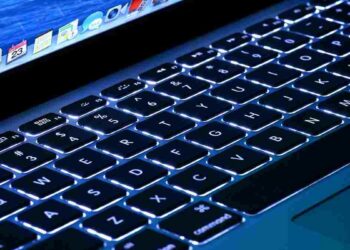 9 Langkah Membersihkan Keyboard Laptop