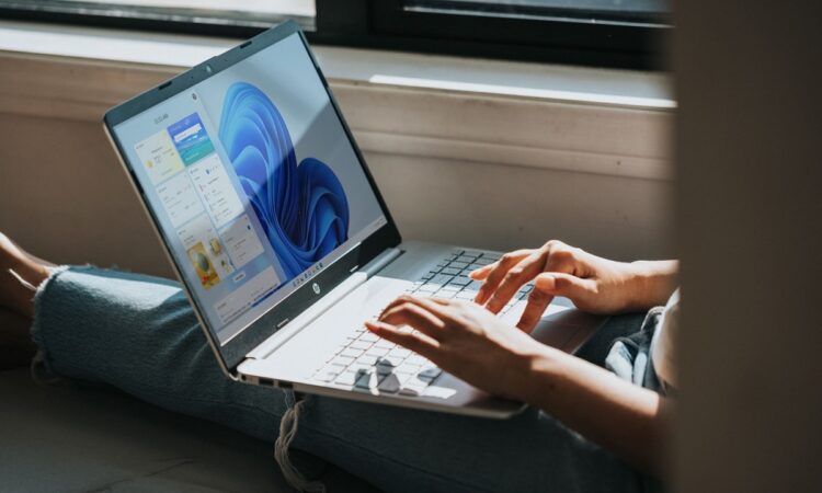 Cara Mengaktifkan Night Light di Windows 11, Anti Radiasi!