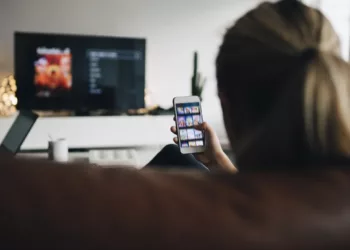 Menghubungkan iPhone ke TV