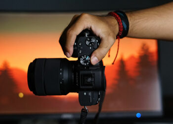 15 Kamera Mirrorless Terbaik Beserta Harganya di 2023!