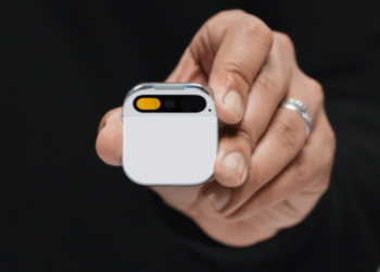 Mengenal AI Pin Lebih Dekat? Pengganti Ponsel Masa Depan?