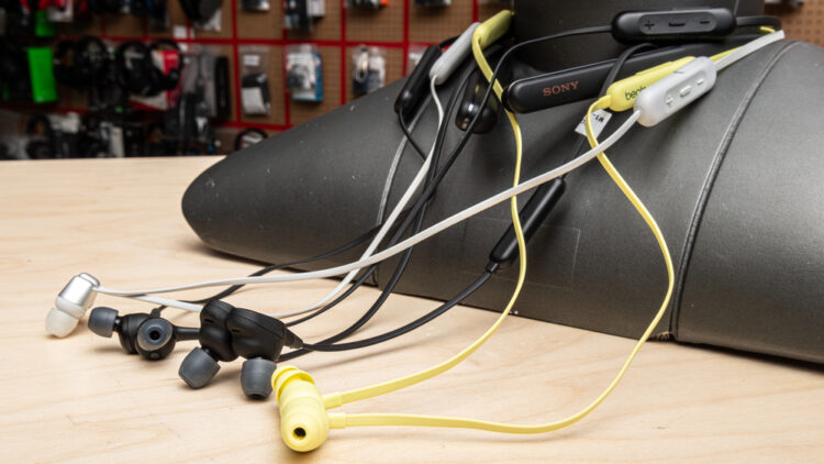 Deretan Headset Neckband Keren 2024, Cek Disini!