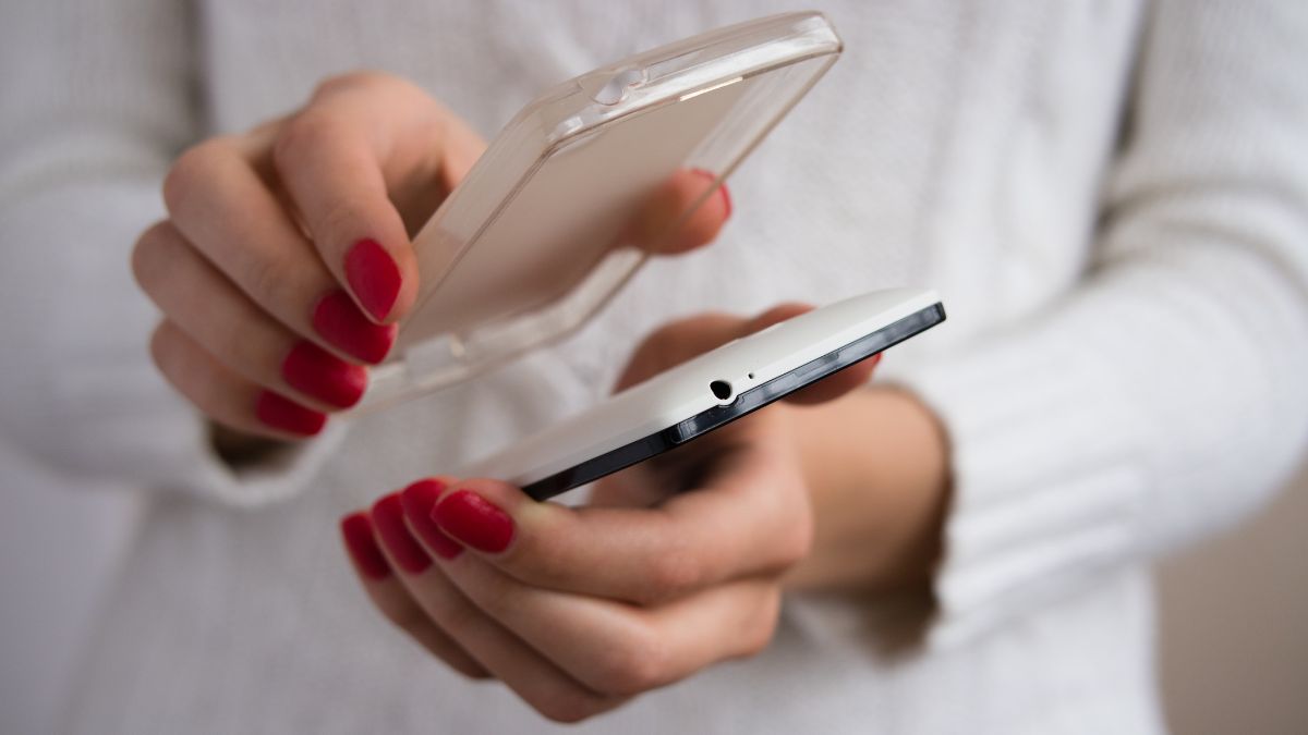 perbedaan softcase dan hardcase