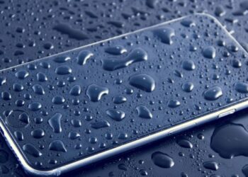 7 Hal Tidak Boleh Dilakukan Saat HP Basah, Termasuk Masukkan ke Beras!