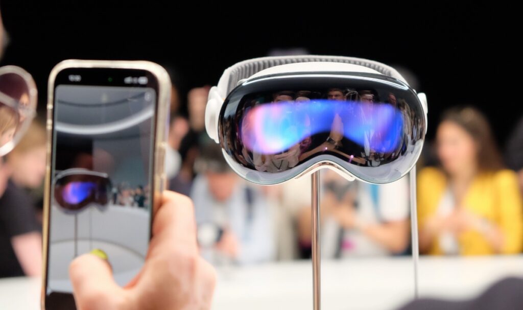 Apple Vision Pro 2 Dirumorkan rilis tahun depan