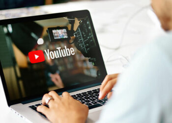 Kamu bisa nonton youtube sambil kerja dengan cara ini!