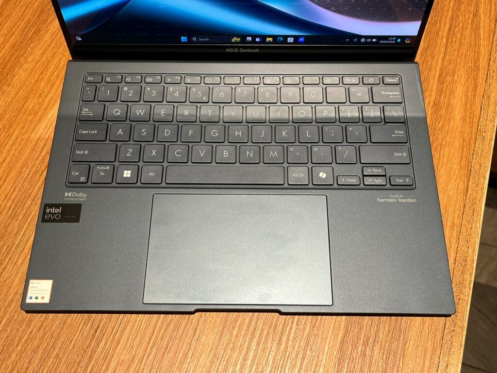 ASUS Zenbook S 13 OLED (UX5304M), Laptop AI Paling Tipis dan Ringan