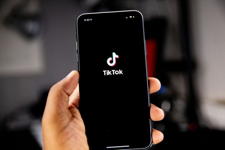 menonaktifkan akun TikTok