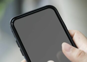 Layar HP sering berkedip