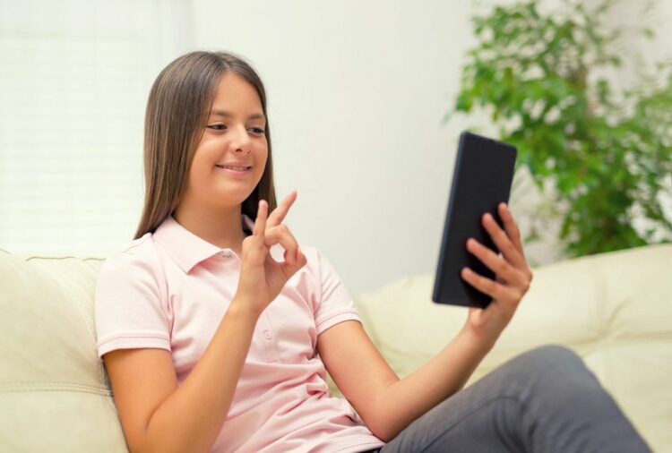 Aplikasi Belajar Bahasa Isyarat