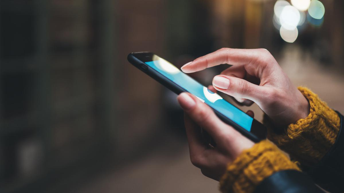 Layar HP sering berkedip