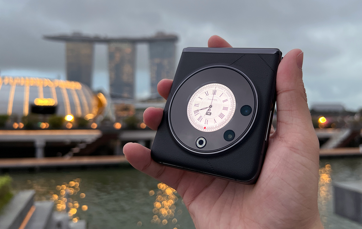 Tecno Phantom V2 Flip