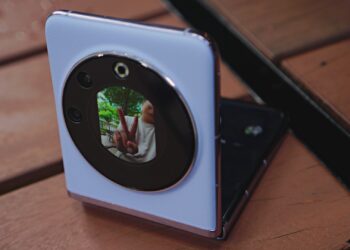 Tecno Phantom V2 Flip