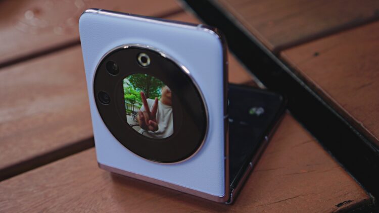 Tecno Phantom V2 Flip