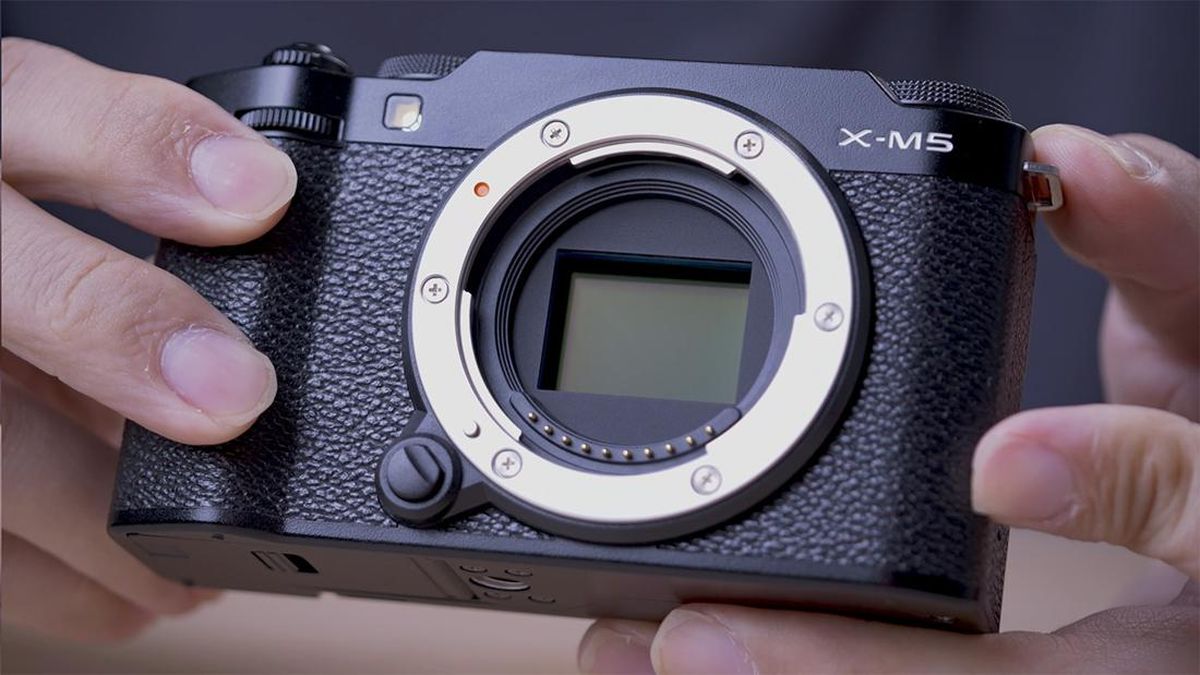 FUJIFILM X-M5