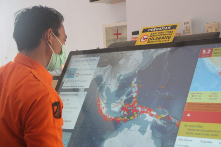 aplikasi alarm gempa