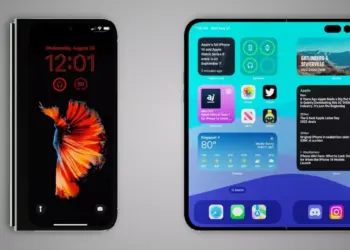 Dua unit smartphone Apple (mewakili iPhone Fold) dipajang di atas meja, menyoroti desain premium yang mendukung teknologi eSIM.