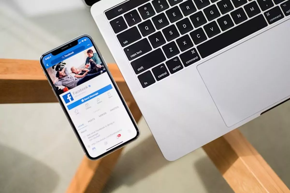 keluar dari grup Facebook