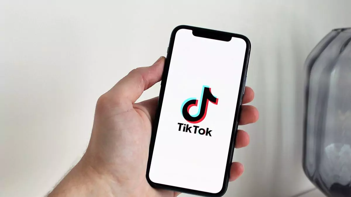 menyimpan foto dari TikTok