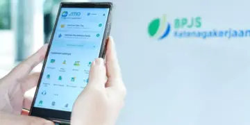 Tampilan layar smartphone yang menunjukkan aplikasi atau website resmi BPJS Ketenagakerjaan, siap untuk melakukan pengecekan saldo JHT.