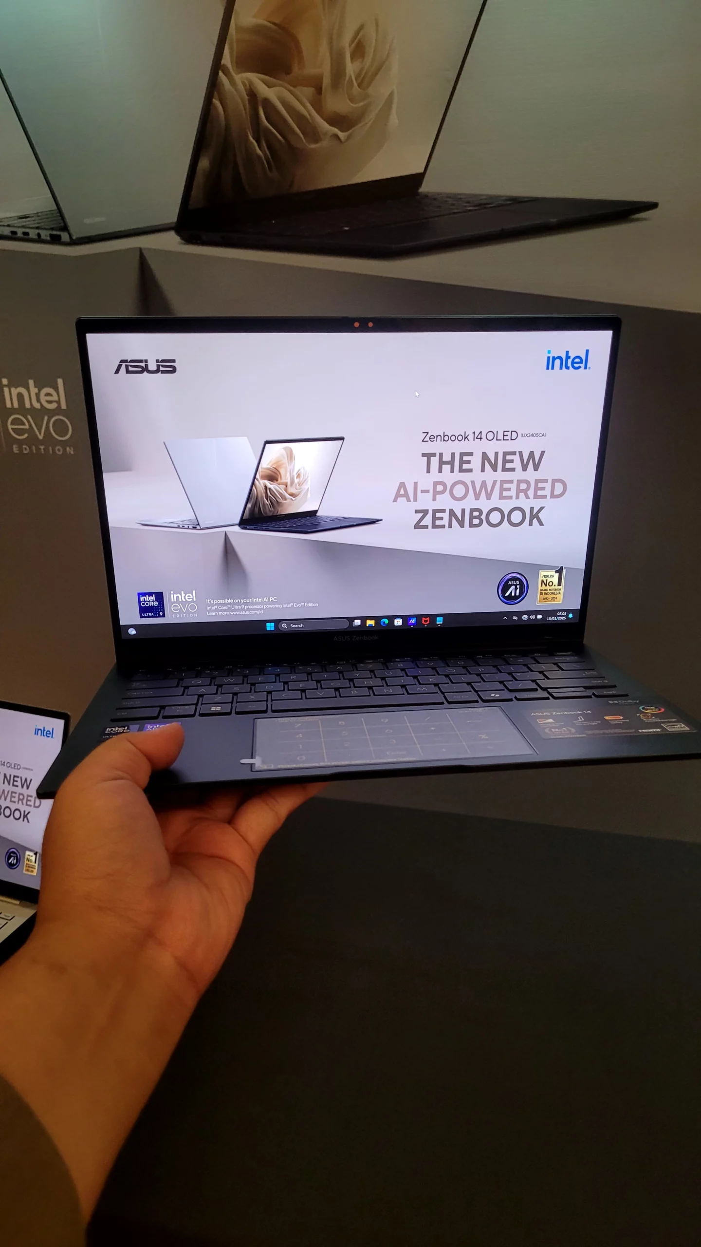 ASUS Zenbook S 14 OLED