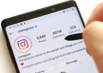 menghapus tag di Instagram