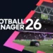 Logo "Football Manager 26" dengan seorang pelatih merayakan kemenangan di pinggir lapangan stadion.