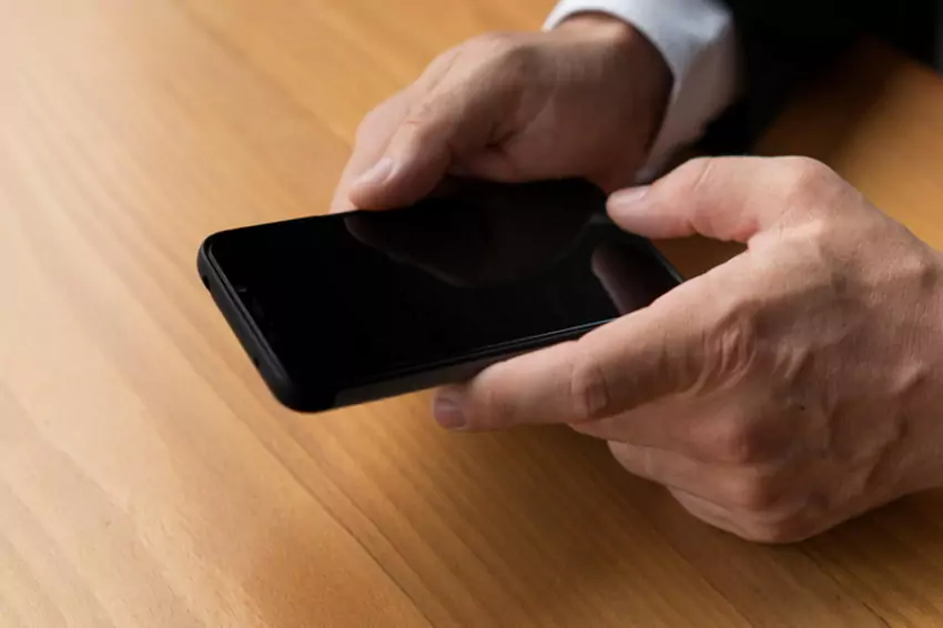 menghilangkan nama aplikasi