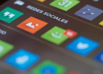 menghilangkan nama aplikasi