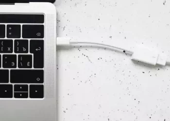 kabel charger laptop