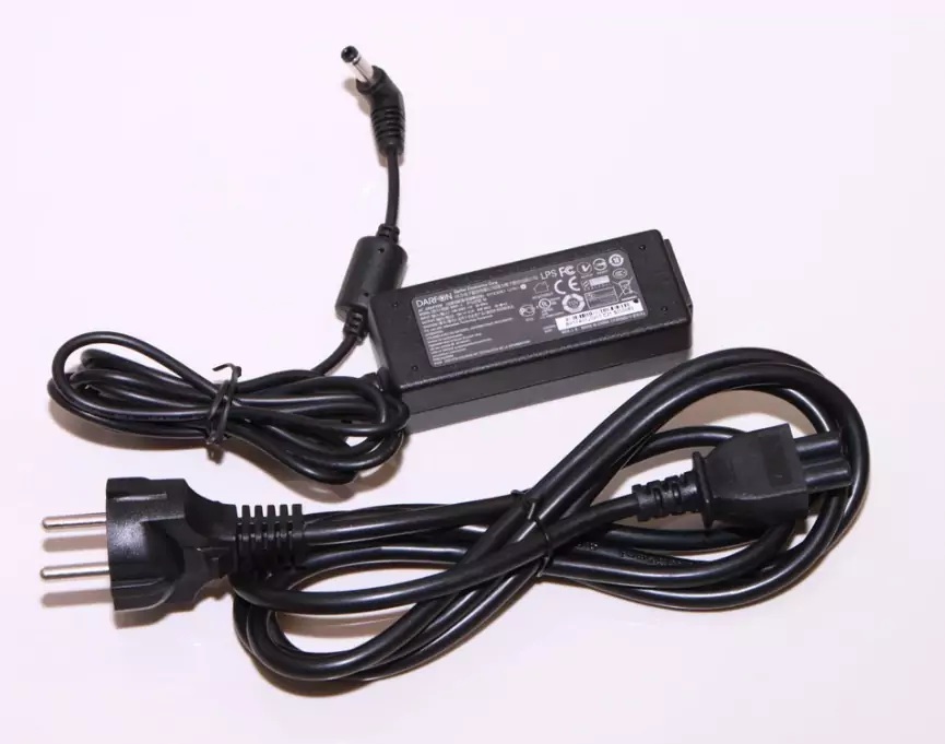 kabel charger laptop
