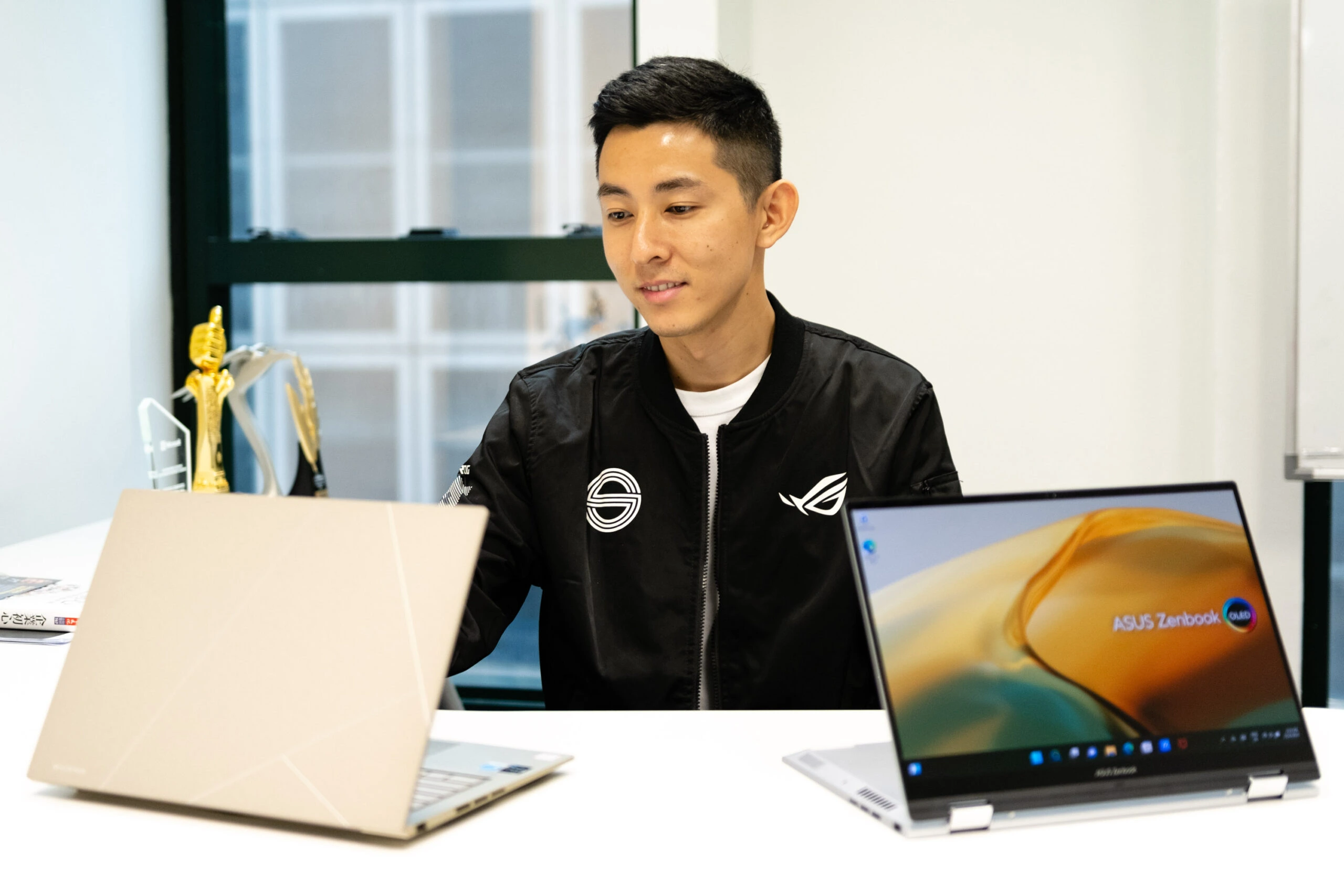 Lenny Lin telah membuktikan kepiawaiannya sebagai Country Manager ASUS Malaysia. Di bawah kepemimpinannya, ASUS Malaysia mengalami pertumbuhan yang sangat pesat.