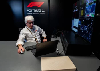 Lenovo dan Formula 1 Uji AI PC ThinkPad X9 Aura untuk Operasional Balap Masa Depan!