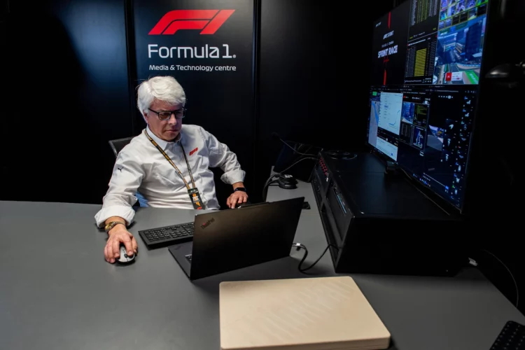 Lenovo dan Formula 1 Uji AI PC ThinkPad X9 Aura untuk Operasional Balap Masa Depan!