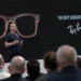 Mark Zuckerberg memperkenalkan Meta Ray-Ban Display, kacamata AR pertama Meta, pada acara Connect 2025.