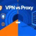 Infografis perbandingan VPN vs Proxy, menunjukkan sisi VPN yang aman dengan ikon perisai dan gembok, serta sisi Proxy yang kurang aman dengan ikon server.